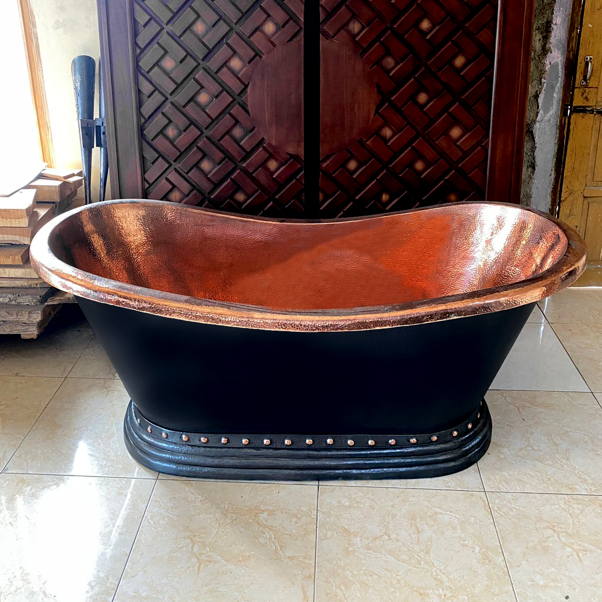 Bathtub Tembaga Hammered Texture